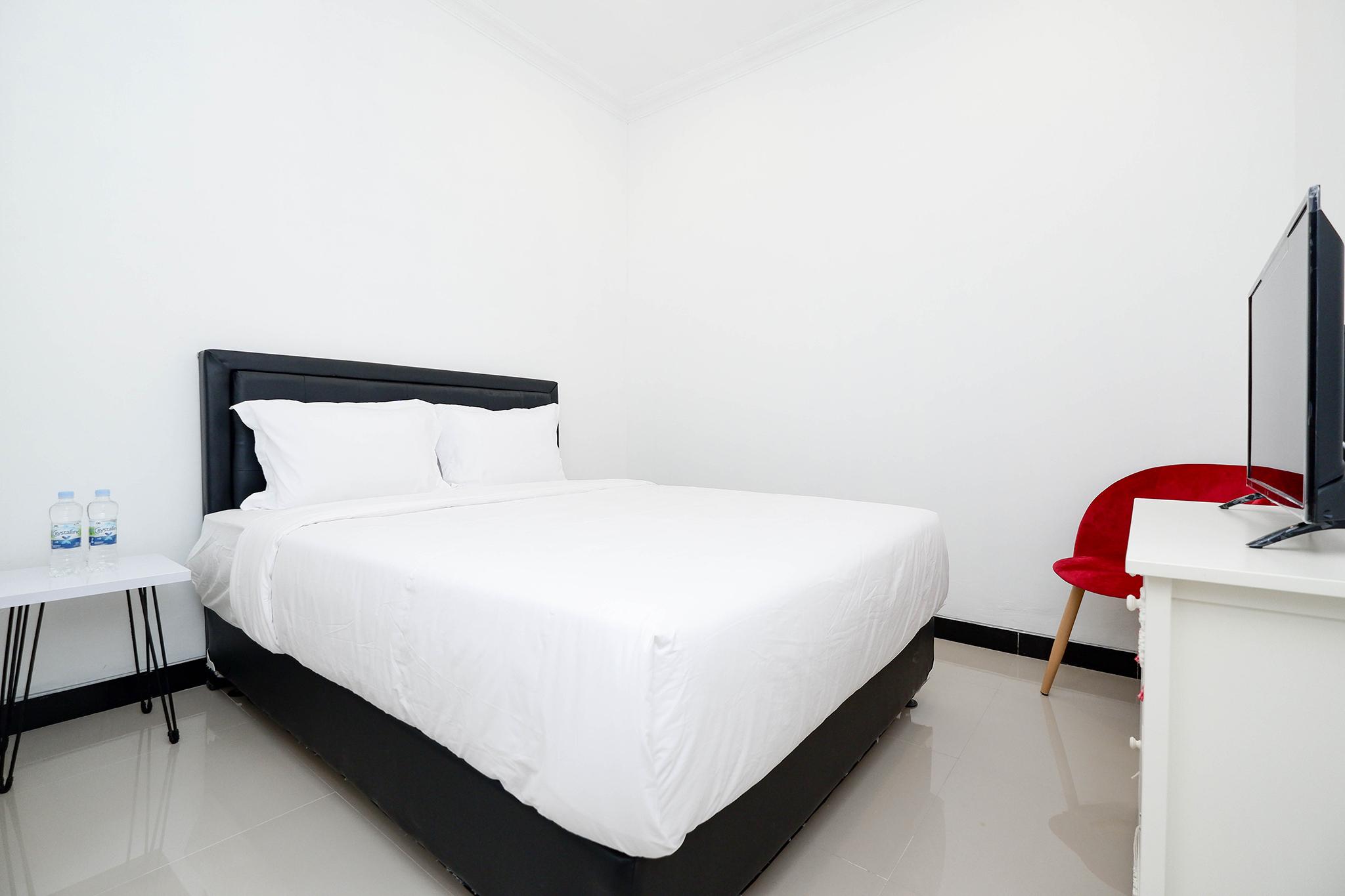 โอโย 1611 ร์ เดอโฮม Hotel Surakarta  ภายนอก รูปภาพ