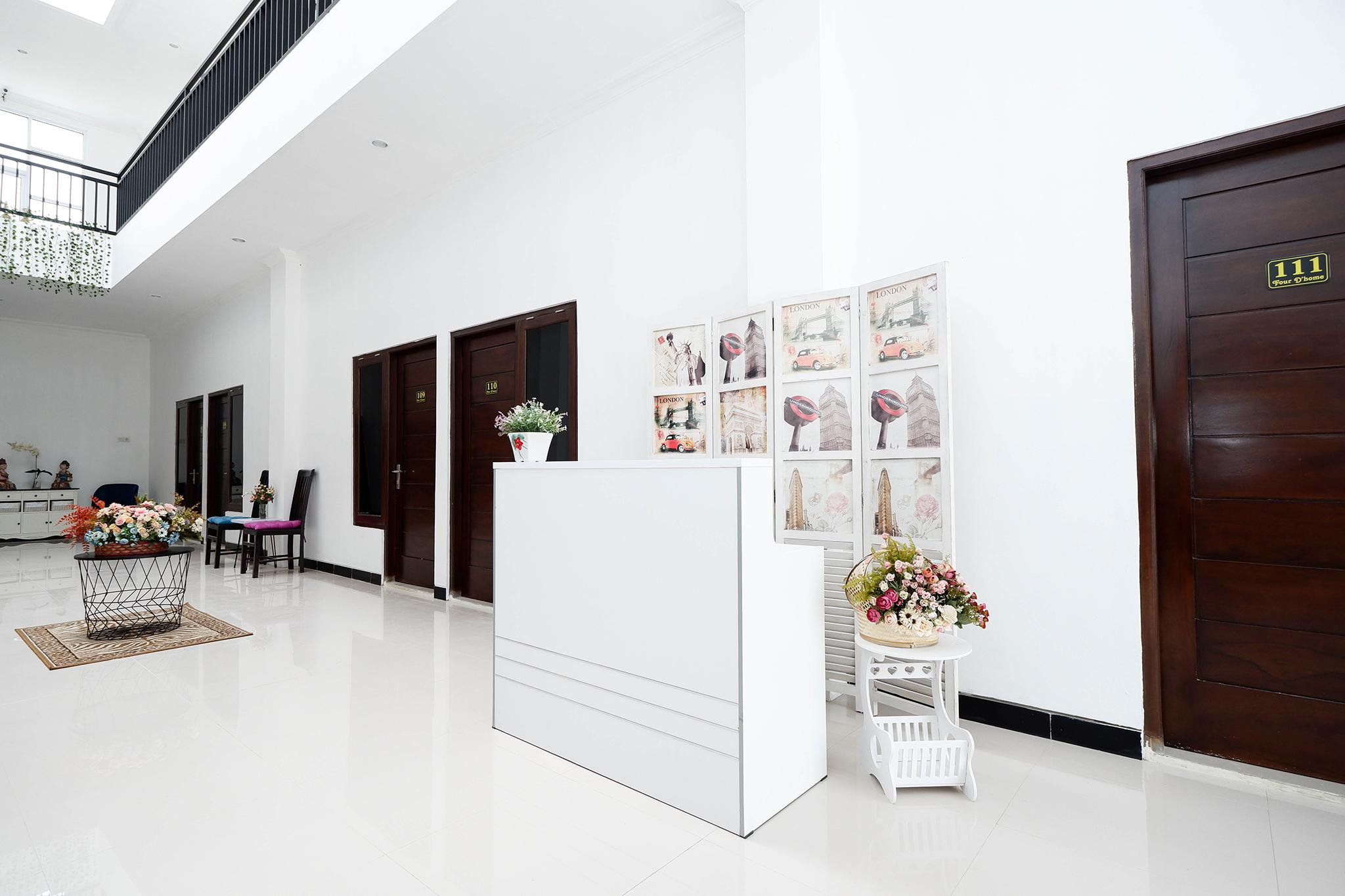 โอโย 1611 ร์ เดอโฮม Hotel Surakarta  ภายนอก รูปภาพ